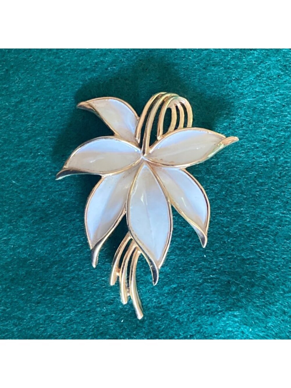 Vintage Crown Trifari Flower Brooch Pin Gold Tone White Enamel Signed Retro